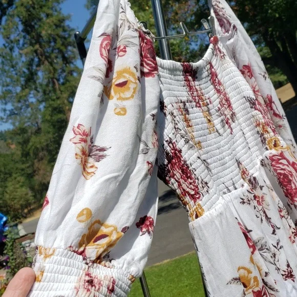 TORRID Ivory rose print DRESS On/Off shoulder, Ruched top. SIZE 1 EUC - Picture 5 of 12